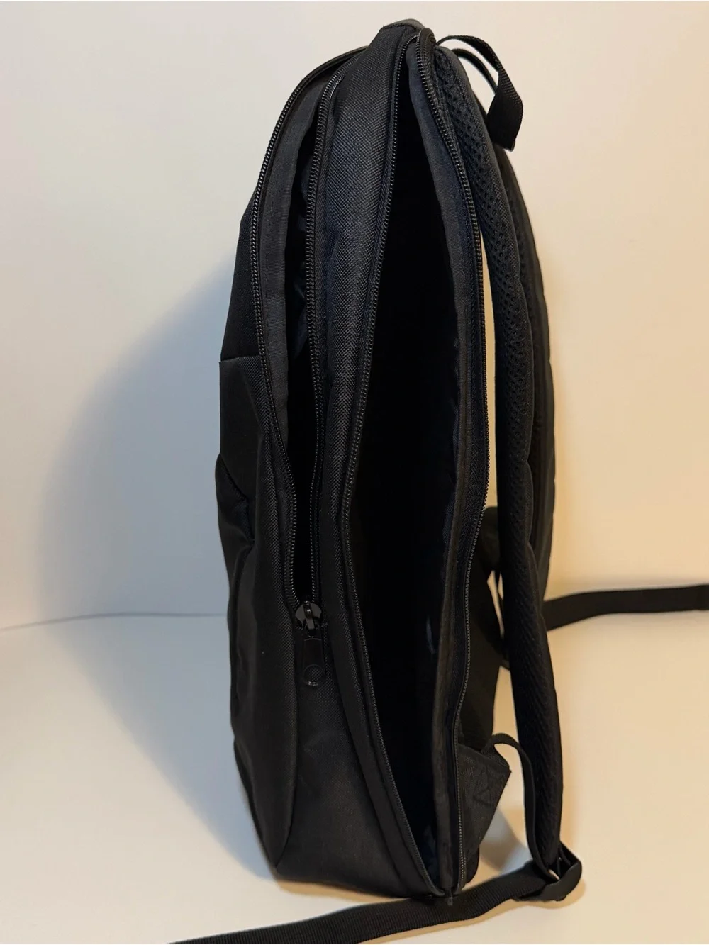Targus Black Men's Laptop Backpack with Front Zip Pocket